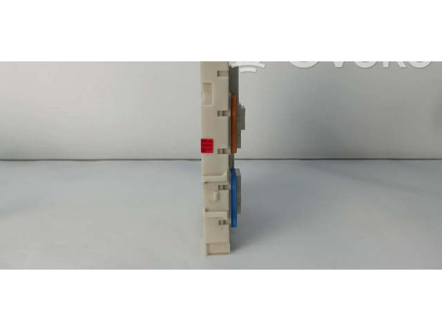 Pojistková skříňka Řídící jednotka BSM 31453132   Volvo V40 2016