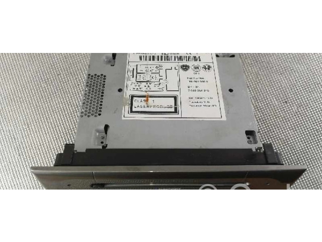 Радио/ проигрыватель CD/DVD / навигация