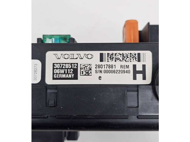 Блок предохранителей 30728512, 06W112   Volvo V70    