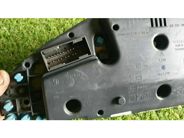 Přístrojová deska Mercedes-Benz C W202 1993 2025404811