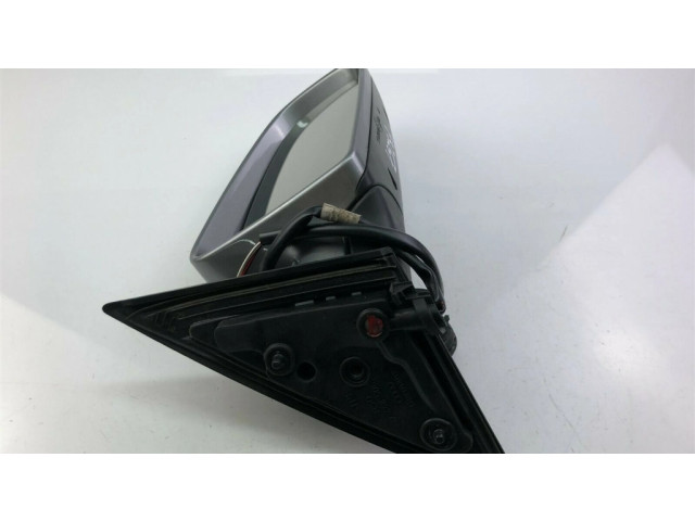 Боковое стекло в середине кузова