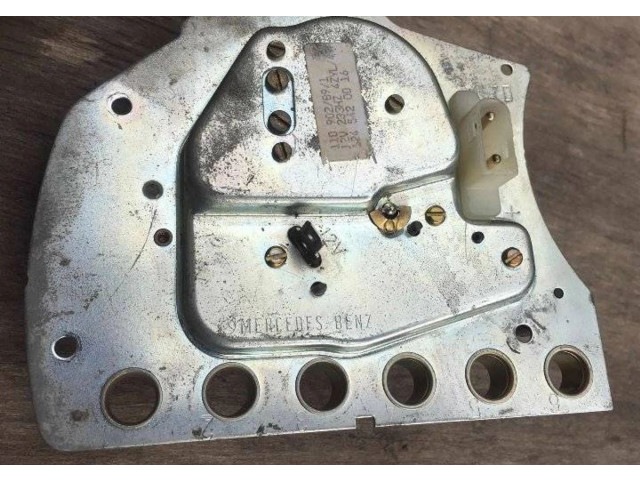 Přístrojová deska Mercedes-Benz E W124 1991