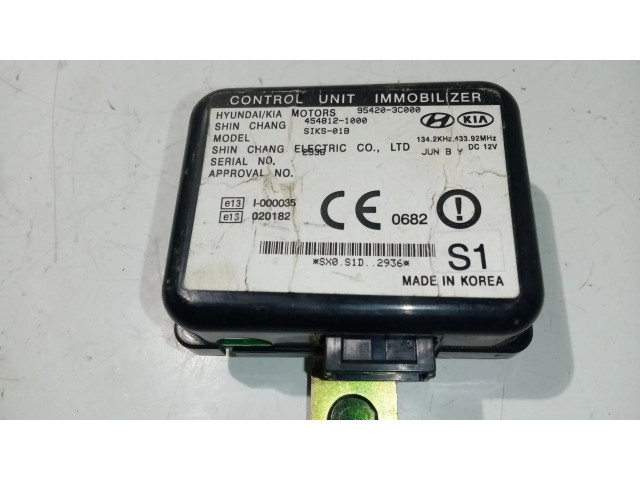 Блок управления 954203C000   KIA Magentis