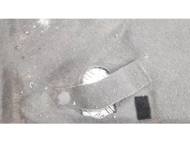 Передний ковер салона