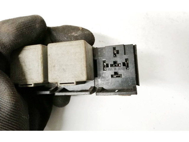 Блок предохранителей     Volvo V70    