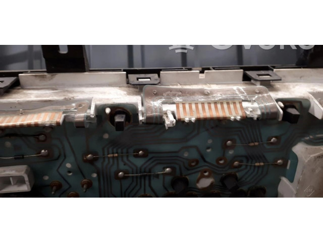 Панель приборов 19819301   Renault Clio I       