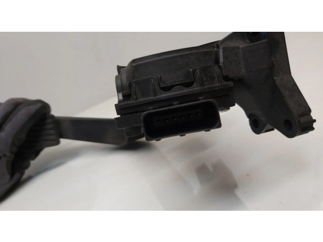 Педаль акселератора