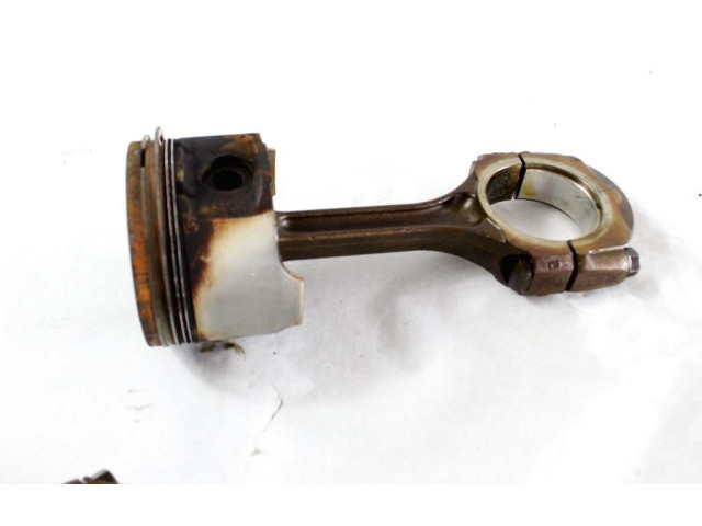 Поршень с шатуном 7701476393 Dacia Sandero