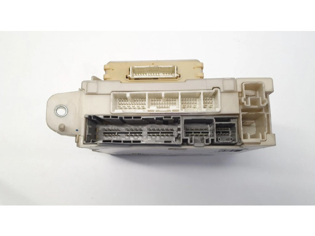 Блок предохранителей  8273053022   Lexus IS 220D-250-350    