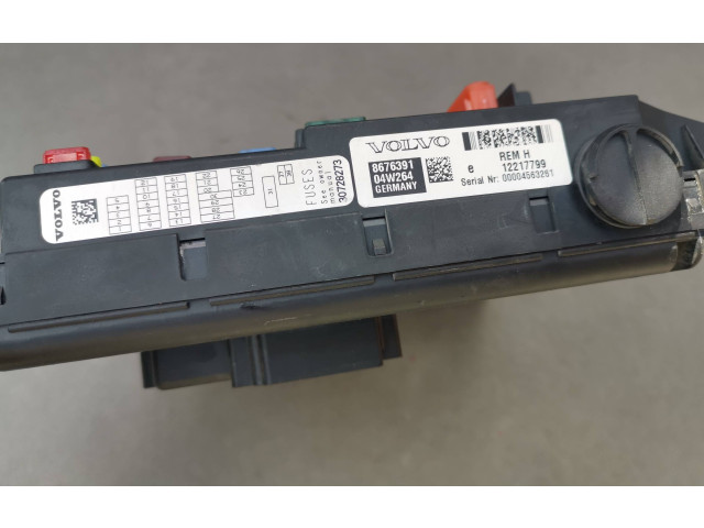 Блок предохранителей    12217799, 8676391   Volvo V70