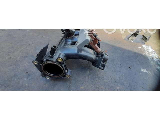 Vstřikovací lišta 140039673R Nissan Micra K14