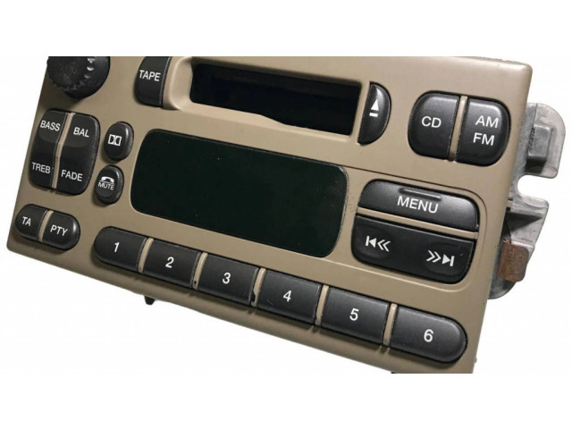 Радио/ проигрыватель CD/DVD / навигация