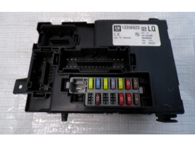 Блок предохранителей 13356923 Opel Meriva B