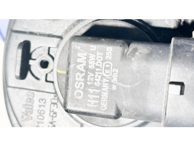 Передняя противотуманная фара