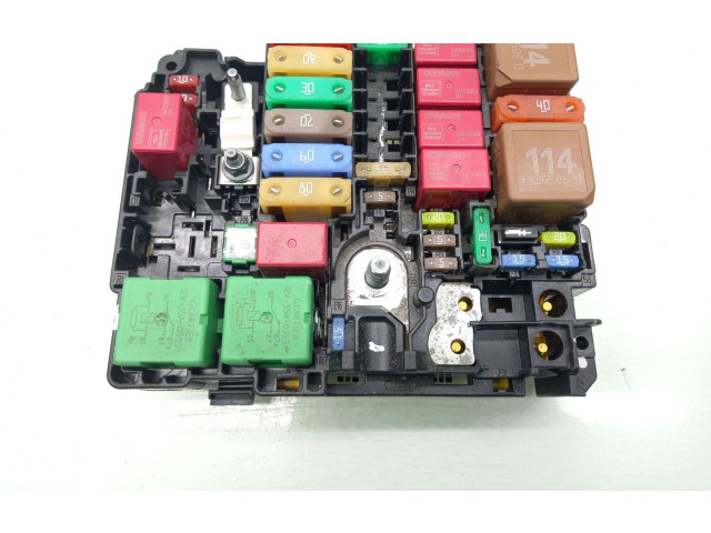 Блок предохранителей 9804848480 Peugeot 2008 II