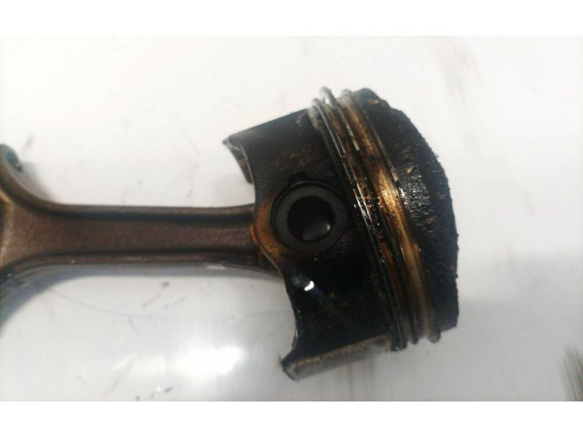 Поршень с шатуном Skoda Superb B6 (3T)