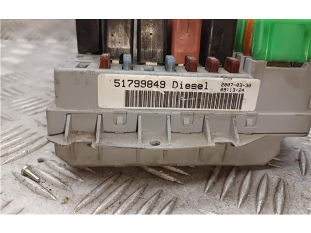 Блок предохранителей 51799849, 51799849 Fiat Linea