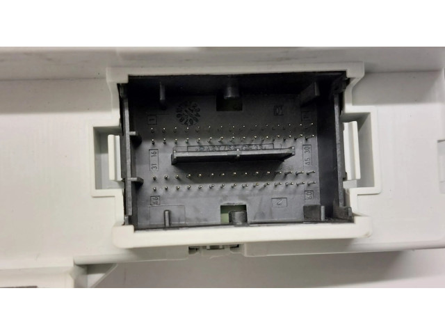 Блок предохранителей  50521891   Alfa Romeo Giulietta    