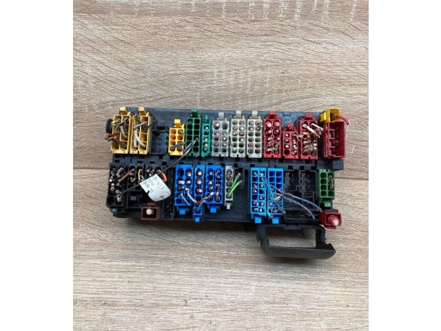 Блок предохранителей 357937039, 6N0971006 Volkswagen Caddy