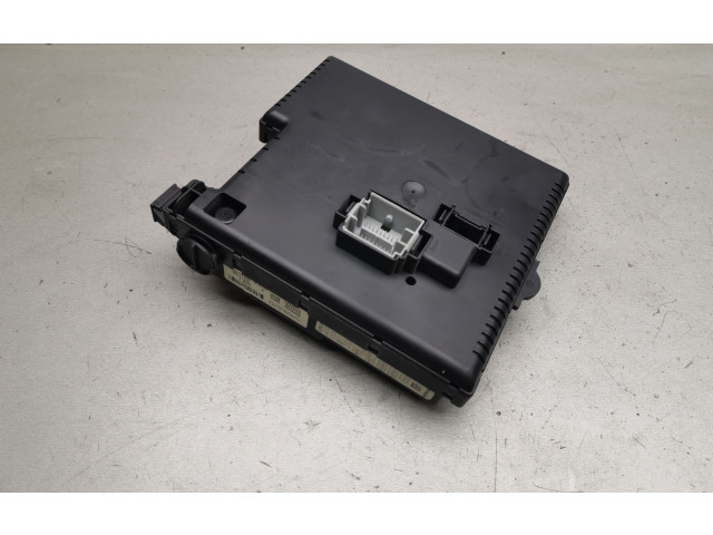 Блок предохранителей 8688264, 12217789   Volvo S80    