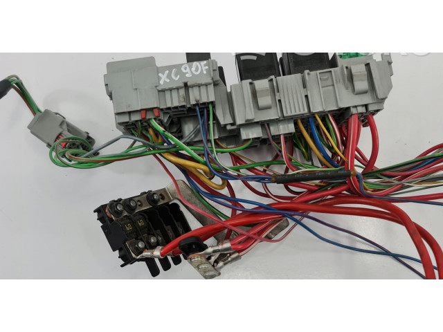 Блок предохранителей 8690698   Volvo XC90    