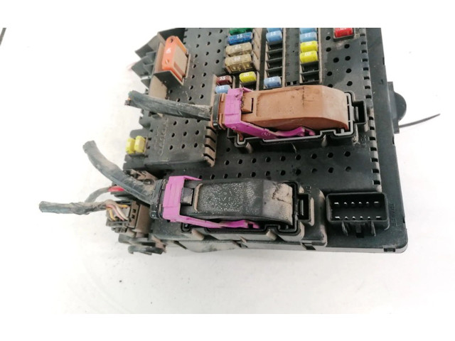 Блок предохранителей  30728512, 28017881   Volvo V70    