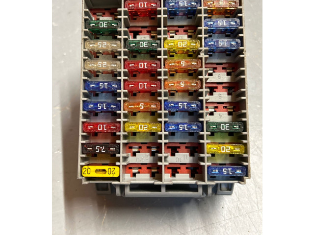 Ящик предохранителей (комплект) 9162439 Volvo V70