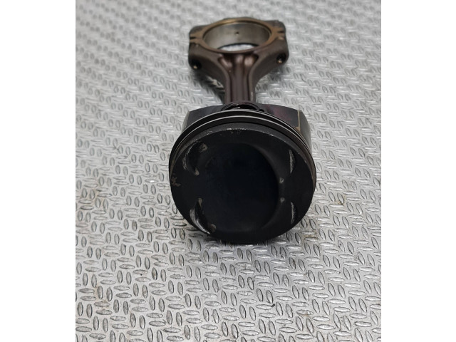  Поршень с шатуном    Audi A3 S3 8P  