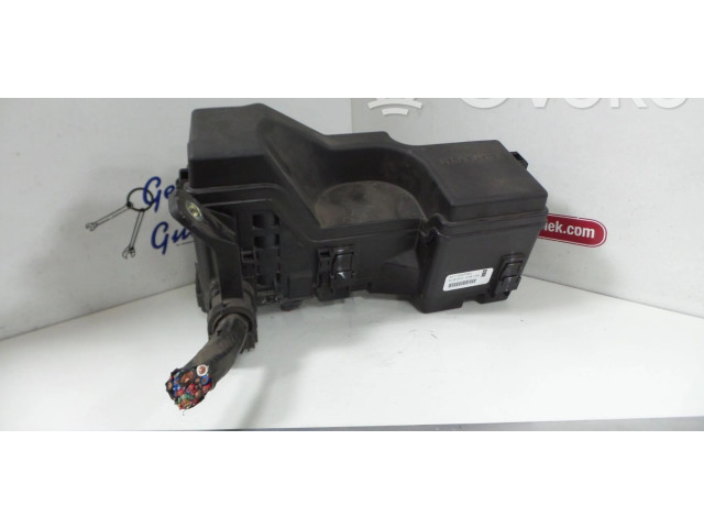 Pojistková skříňka 821110HP00A Peugeot 108 2015