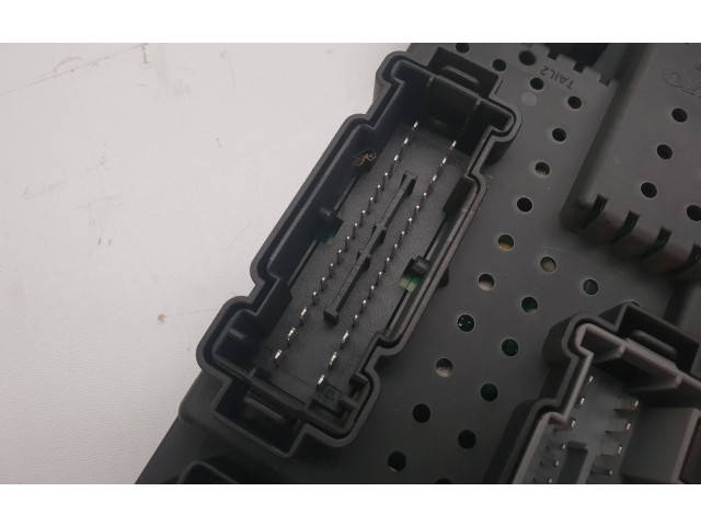 Блок предохранителей 8676391, 12217799   Volvo XC90    