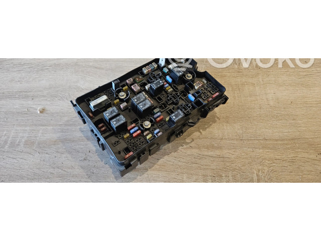   Pojistková skříňka 68233193AD   Chrysler Pacifica 2018