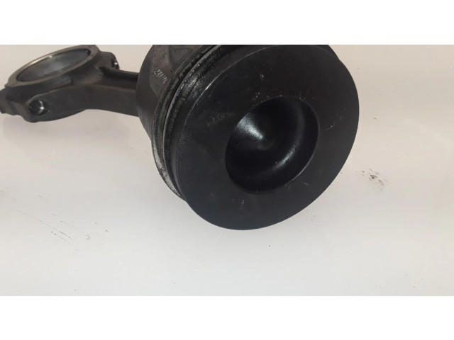 Píst 24879A   Ford Mondeo Mk III  pro naftový motor 2.0  