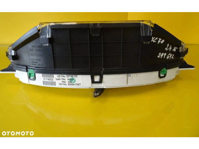 Přístrojová deska Volvo XC70 2006 30746102, 8602885