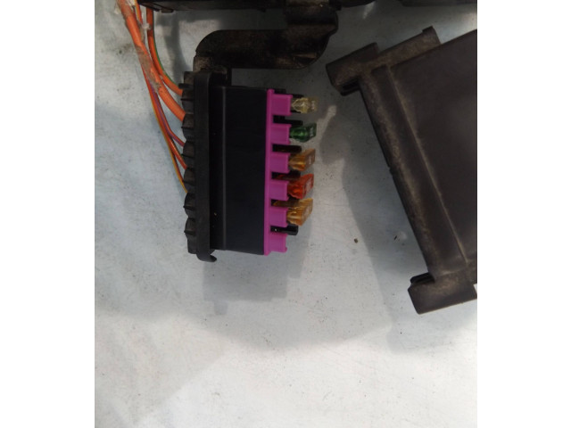 Блок предохранителей     Volkswagen Polo IV 9N3    
