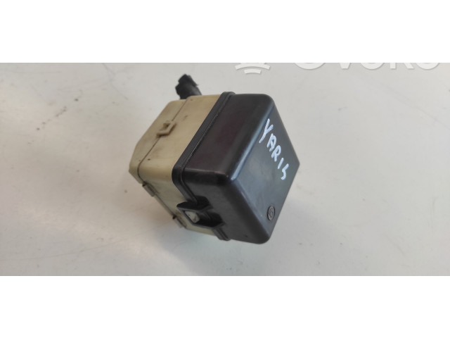   Pojistková skříňka 9098702016, 156701570   Toyota Yaris 2000