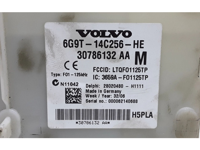 Блок предохранителей 30786132, 30786132AA   Volvo S80    