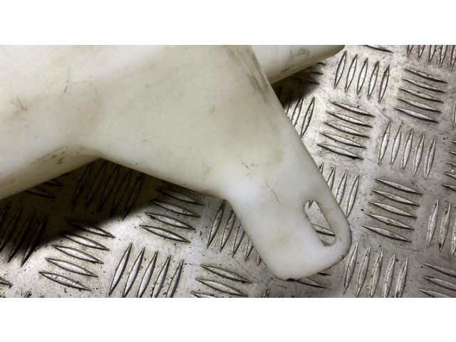 Бачок оконной жидкости    