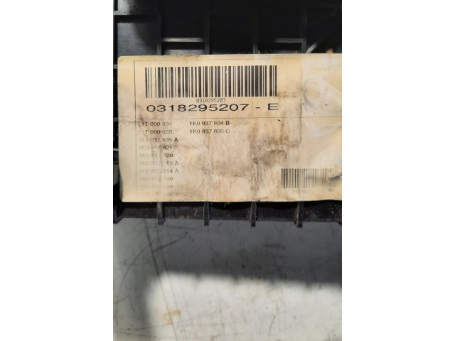 Блок предохранителей  1K0937804B, 1K0937800C   Volkswagen Touran I    