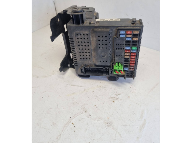 Блок предохранителей 30765646, 28043321 Volvo S60