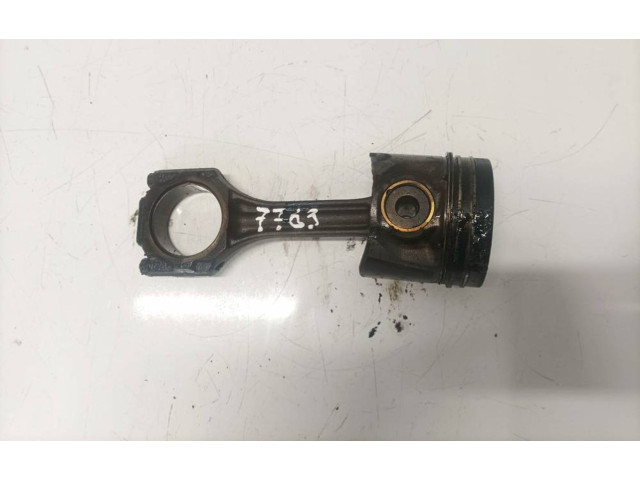  Поршень с шатуном    Volkswagen PASSAT B4  