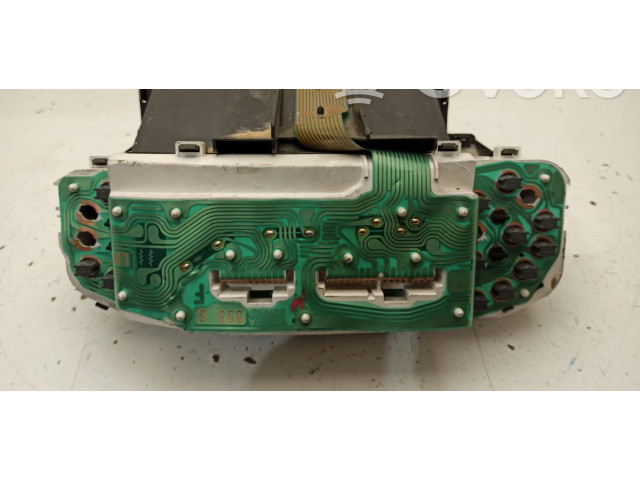 Панель приборов    Toyota Yaris Verso       