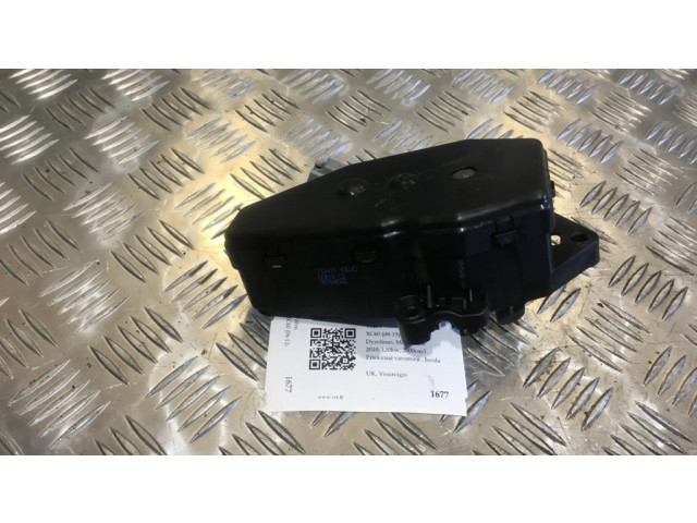 Притягиватель задней крышки