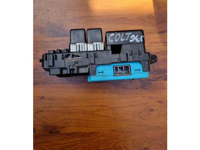 Блок предохранителей MR228760, 2323006072 Mitsubishi Colt