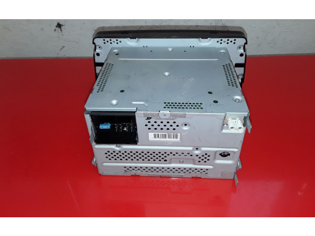 Радио/ проигрыватель CD/DVD / навигация