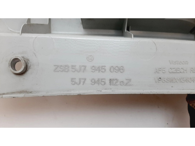 Задний фонарь правый 5J7945096, 5J7945112    Skoda Roomster (5J)   2006-2015 года