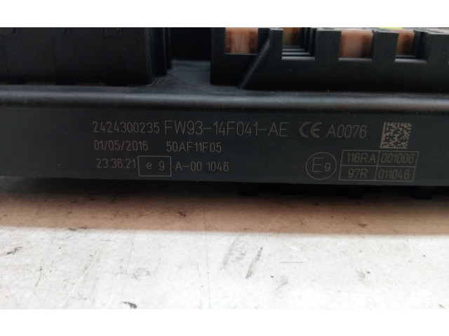 Блок предохранителей C2D40479, FW9314F041AE Jaguar XJ X308