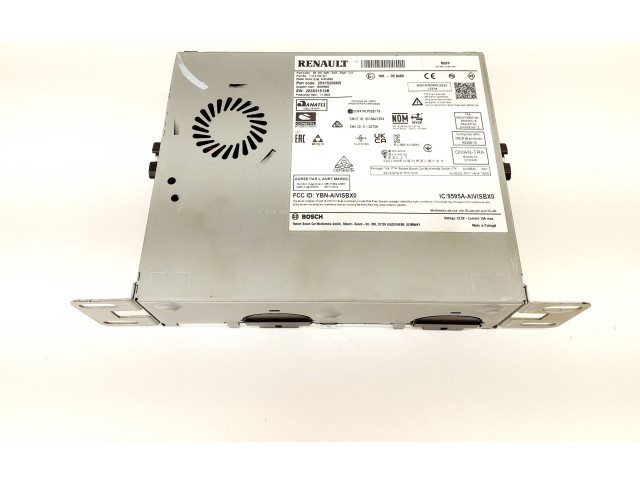 Радио/ проигрыватель CD/DVD / навигация