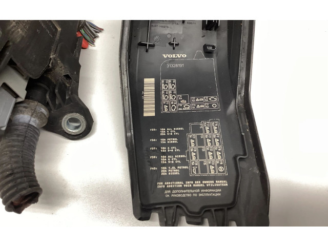 Блок предохранителей  31328191   Volvo V70    