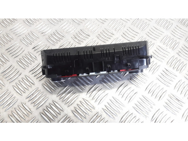 Блок управления климат-контролем F1ET18C612DJ, WZ8V039543   Ford Focus