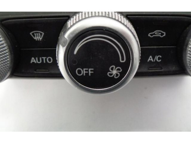 Блок управления климат-контролем    Audi A1